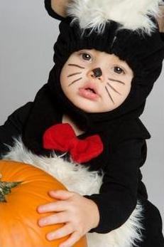 Copilul tau e prea mic pentru a sarbatori Halloween-ul?