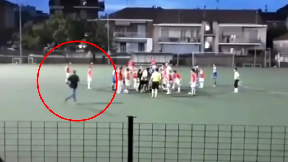 Baiat de 13 ani batut crunt de tatal unui adversar la un meci de juniori in Italia. Cum si-a explicat barbatul gestul teribil