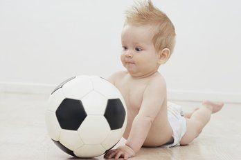 bebe-minge-fotbal