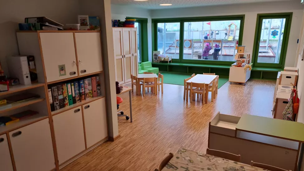 Educatoare acuzata ca a lipit gura copiilor cu banda adeziva, in Germania: "Doar asa asculta porcii astia"