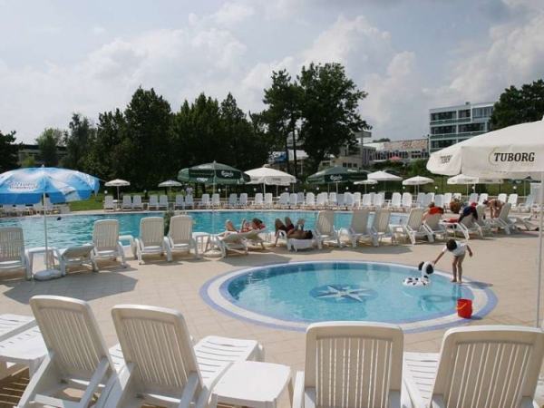 hotel-2d-jupiter-piscina