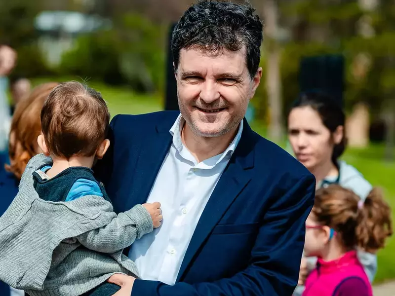 Promisiunea facuta de Nicusor Dan copiilor sai daca ajunge presedinte. Ce dorinta vrea sa le indeplineasca micutilor