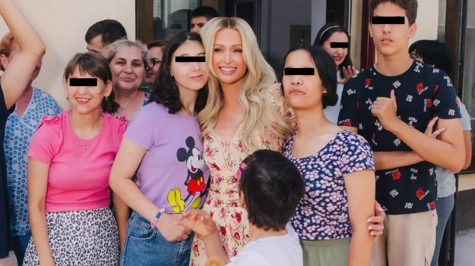 Paris Hilton, gest emotionant in Craiova: vedeta a ajutat copiii nevoiasi si a facut donatii importante