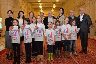 Itsy Bitsy FM si Andreea Marin, Tily Niculae, Virgil Iantu au venit in Parlament sa sustina 1 Iunie zi libera nationala
