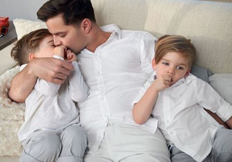 4 tatici celebri si grijulii